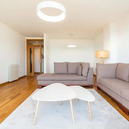 아파트 Modern 2 Bedroom With Balcony And Amazing Views *