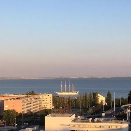 Modern 2 Bedroom With Balcony And Amazing Views 아파트